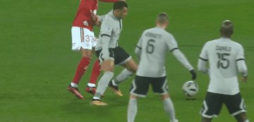 开云体育下载网址-名宿评姆巴佩争议犯规：作为场上队长不应如此