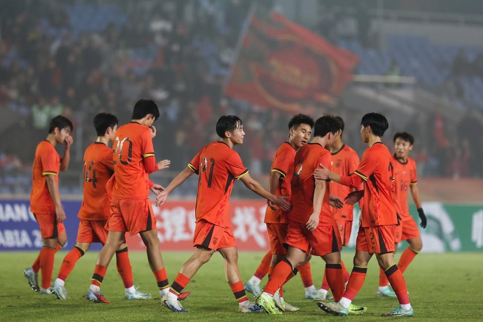 U17国足晋级世少赛!媒体人热议:先庆祝账慢慢算,赶紧换帅吧